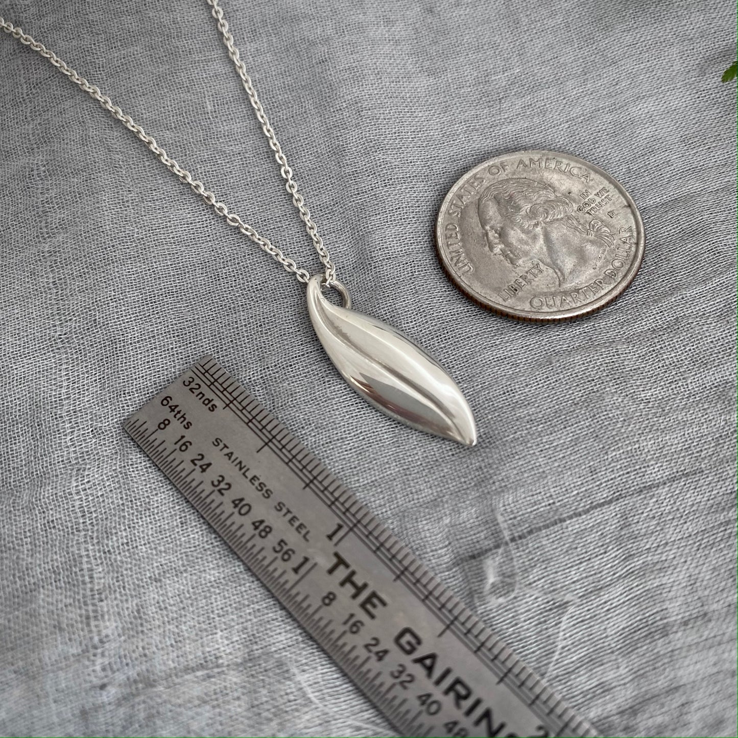 Sterling silver elegant leaf pendant necklace